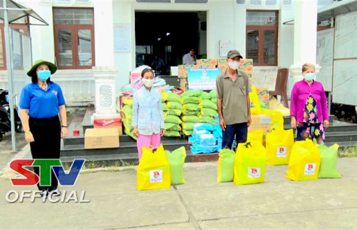 Tỉnh đoàn Sóc Trăng trao quà cho hộ nghèo bị ảnh hưởng bởi dịch bệnh COVID-19
